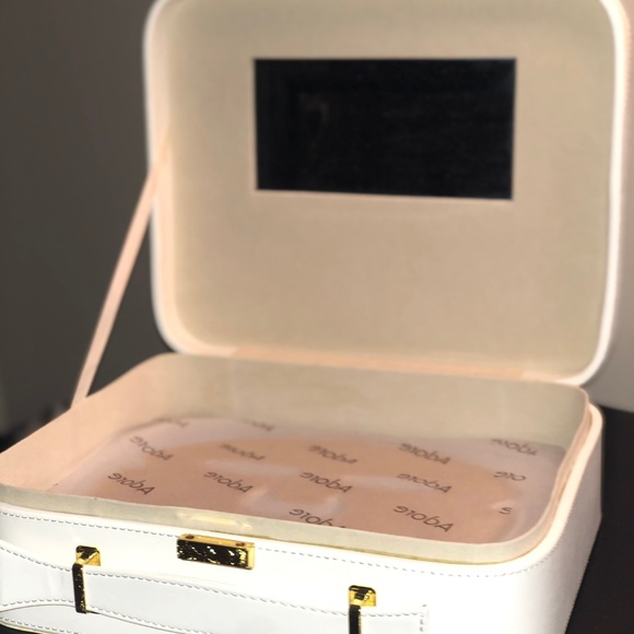 ADORE COSMETICS - GOLDEN TOUCH 24K Facial Mask - Picture 3 of 7